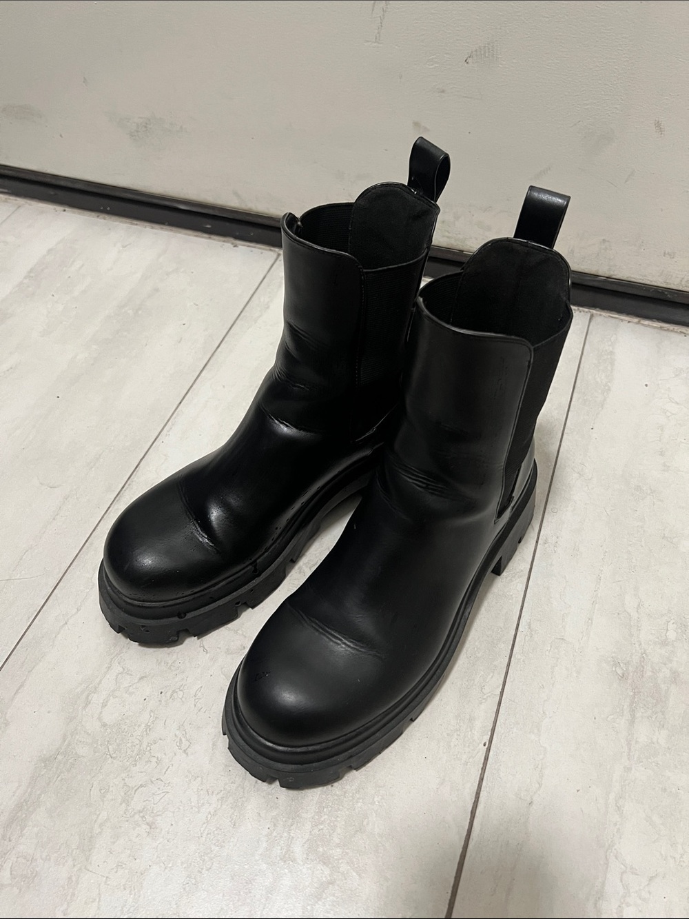 Zara Black Leather Chelsea Boots
